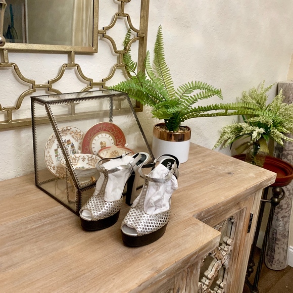 Authentic Fendi silver platform sandal size 36.5 - Picture 5 of 8